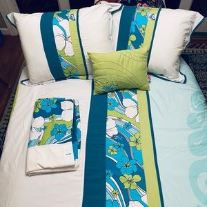 Roxy Full Duvet Set with matching shower curtain